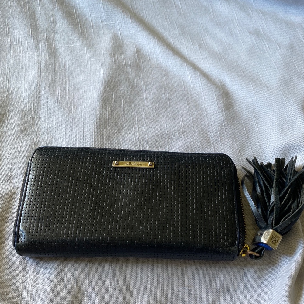 Stella and Dot zip around wallet